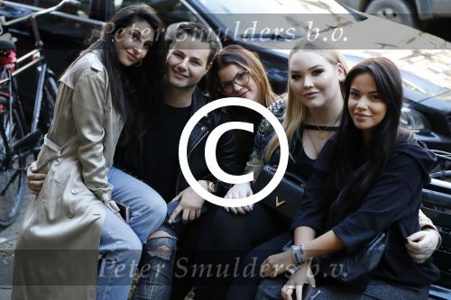 Amsterdam 7 november 2017
Fred v Leer Anna Nooshin Monica Geuze Leontine Borsato Kim Feenstra  Nikkie Tutorials Loinda Hakeboom Inge de Bruijn Quinty Trustfull op de cornelis schuytstraat.