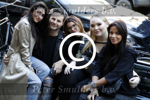Amsterdam 7 november 2017
Fred v Leer Anna Nooshin Monica Geuze Leontine Borsato Kim Feenstra  Nikkie Tutorials Loinda Hakeboom Inge de Bruijn Quinty Trustfull op de cornelis schuytstraat.