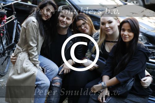 Amsterdam 7 november 2017
Fred v Leer Anna Nooshin Monica Geuze Leontine Borsato Kim Feenstra  Nikkie Tutorials Loinda Hakeboom Inge de Bruijn Quinty Trustfull op de cornelis schuytstraat.