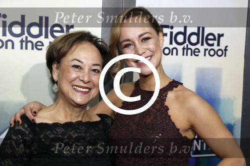 Amsterdam 5 november 2017
Premiere Fiddler on the Roof in het nieuwe de la mar theater. Anouk Maas met moeder