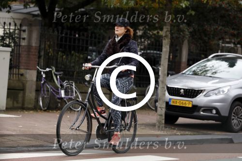 Amsterdam 11 oktober 2017
Anouk v Nes op de fiets in amsterdam