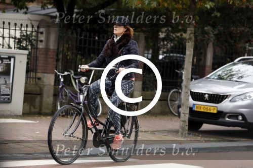 Amsterdam 11 oktober 2017
Anouk v Nes op de fiets in amsterdam