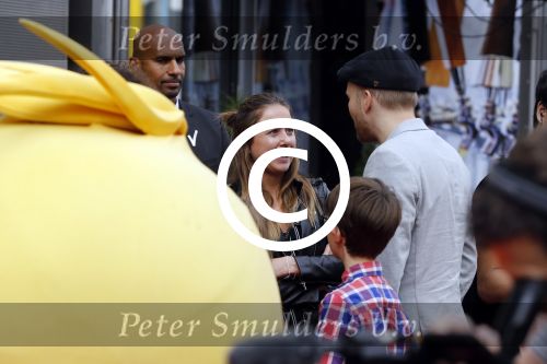 Amsterdam 2 augustus 2017  
Premiere emoji de film in pathe arena. Arjen Lubach met kinderen van zijn vriendin