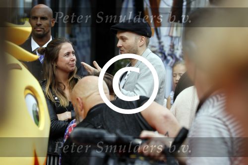 Amsterdam 2 augustus 2017  
Premiere emoji de film in pathe arena. Arjen Lubach met kinderen van zijn vriendin