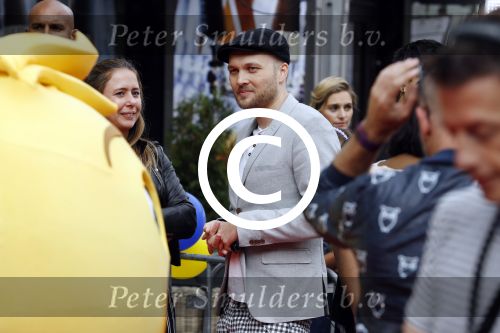 Amsterdam 2 augustus 2017  
Premiere emoji de film in pathe arena. Arjen Lubach met kinderen van zijn vriendin