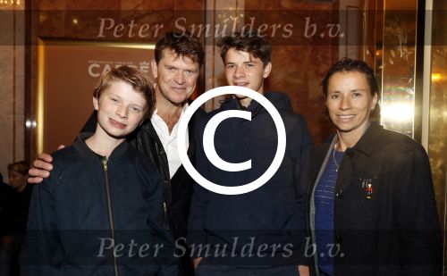 Amsterdam 6 oktober 2017
Premiere Show Lil Kleine in carre. Beau v Erven Dorens met vrouw Selly en twee zoons