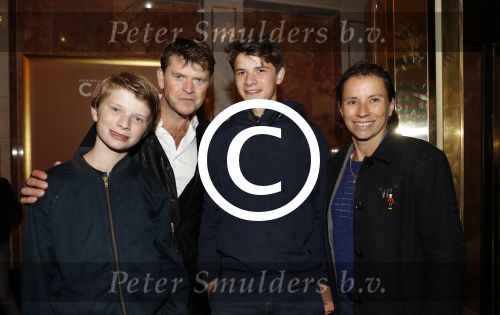 Amsterdam 6 oktober 2017
Premiere Show Lil Kleine in carre. Beau v Erven Dorens met vrouw Selly en twee zoons