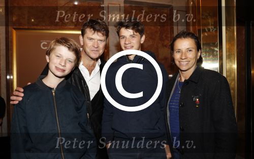 Amsterdam 6 oktober 2017
Premiere Show Lil Kleine in carre. Beau v Erven Dorens met vrouw Selly en twee zoons