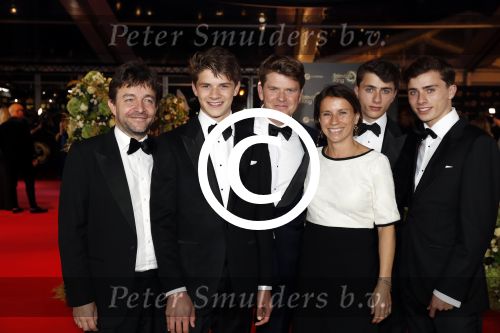 Amsterdam 12 oktober 2017 
Uitreiking televizierring in het afas live theater. Beau v Erven Dorens met vrouw Selly en kinderen
