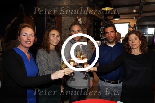 Bilthoven 7 november 2017
Boekpresentatie Bibian Mentel. Edwin Spee . Barbara Barend en haar Arts Max krijgen de eerste boeken