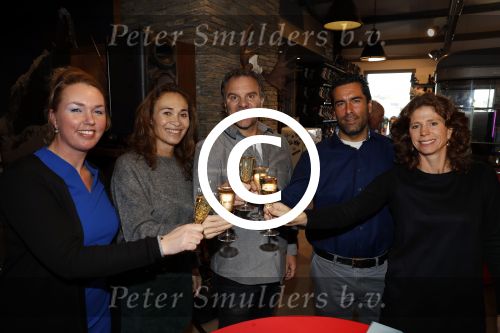 Bilthoven 7 november 2017
Boekpresentatie Bibian Mentel. Edwin Spee . Barbara Barend en haar Arts Max krijgen de eerste boeken