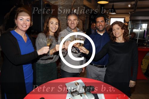 Bilthoven 7 november 2017
Boekpresentatie Bibian Mentel. Edwin Spee . Barbara Barend en haar Arts Max krijgen de eerste boeken
