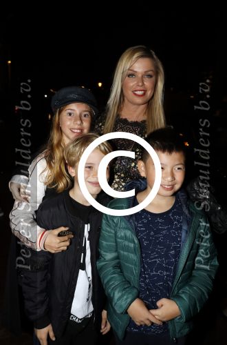 Amsterdam 6 oktober 2017
Premiere Show Lil Kleine in carre. Bridget Maasland met zoon Mees en een vriendje en vriendinnetje