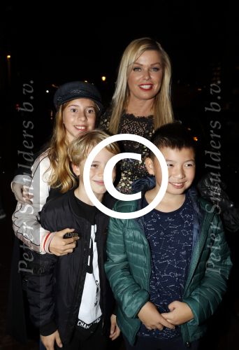 Amsterdam 6 oktober 2017
Premiere Show Lil Kleine in carre. Bridget Maasland met zoon Mees en een vriendje en vriendinnetje