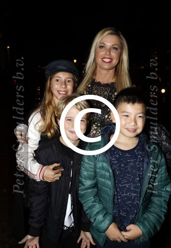 Amsterdam 6 oktober 2017
Premiere Show Lil Kleine in carre. Bridget Maasland met zoon Mees en een vriendje en vriendinnetje
