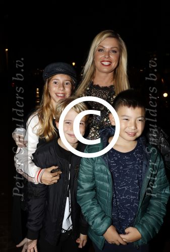 Amsterdam 6 oktober 2017
Premiere Show Lil Kleine in carre. Bridget Maasland met zoon Mees en een vriendje en vriendinnetje