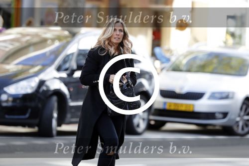 Amsterdam 21 oktober 2017
Candy Dulfer gaat tanken en met een kennis geld pinnen