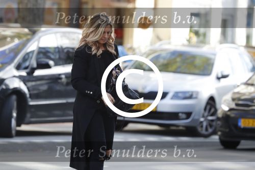 Amsterdam 21 oktober 2017
Candy Dulfer gaat tanken en met een kennis geld pinnen