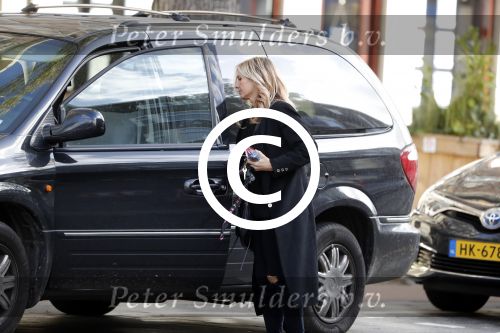 Amsterdam 21 oktober 2017
Candy Dulfer gaat tanken en met een kennis geld pinnen
