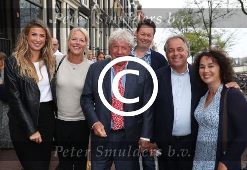 Amsterdam, 23 Augustus 2017 Premiere van Het Zwanenmeer
Carel Kraayenhof en partner Thirza Lourens Willibrord Frequin en Aad Ouburg met partner Dorien Bey