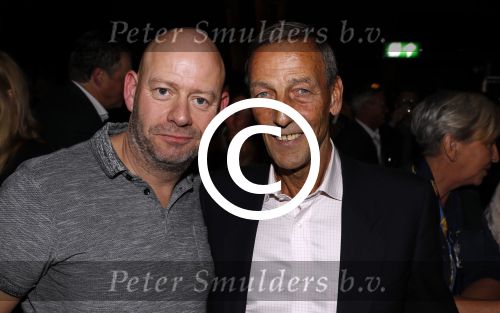 Scheveningen 7 november 2017
Noekpresentatie DEAL van Rob Jansen geschreven door Michel v Egmond. Dennis Jansen en Johan Neeskens