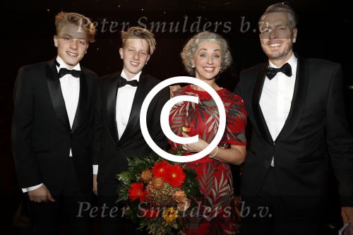 Utrecht 29 oktober 2017
Premiere on your feet in beatrixtheater in Utrecht. Ellen Evers met vriend en zijn zoons