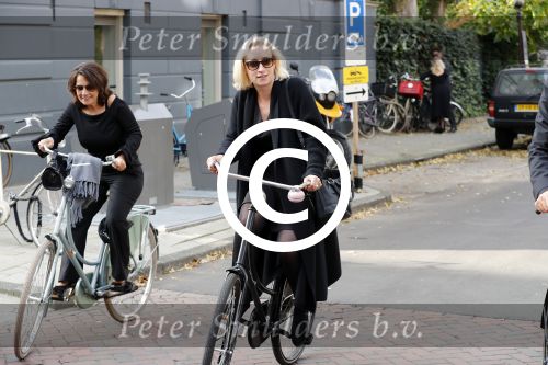 Amsterdam 14 oktober 2017
Afscheidsdienst van burgemeetser Eberhard v d Laan in het concertgebouw. Dione de Graaf met vriend en Eva Jinek