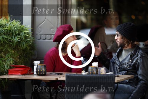 Amsterdam 9 november 2017
Fockeline Ouwerkerk met haar stylist Tommie Driessen op terras