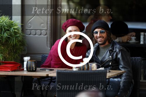 Amsterdam 9 november 2017
Fockeline Ouwerkerk met haar stylist Tommie Driessen op terras