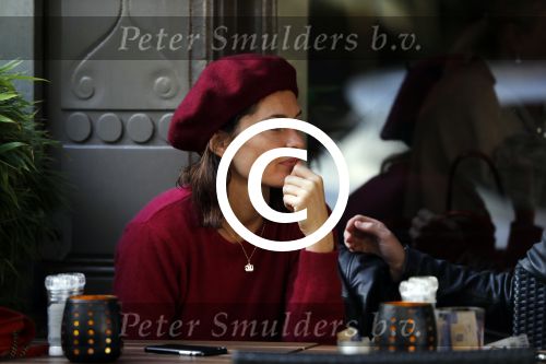 Amsterdam 9 november 2017
Fockeline Ouwerkerk met haar stylist Tommie Driessen op terras