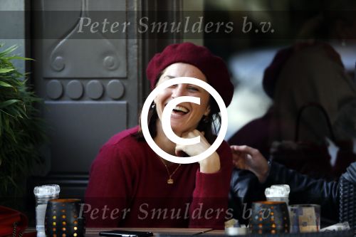 Amsterdam 9 november 2017
Fockeline Ouwerkerk met haar stylist Tommie Driessen op terras