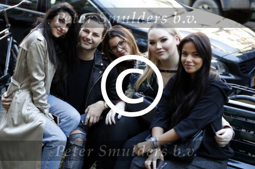 Amsterdam 7 november 2017
Fred v Leer Anna Nooshin Monica Geuze Leontine Borsato Kim Feenstra  Nikkie Tutorials Loinda Hakeboom Inge de Bruijn Quinty Trustfull op de cornelis schuytstraat.
