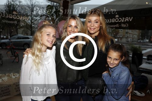 Amsterdam 24 oktober 2017
Boekpresentatie Vivian Reijs . Froukje de Both met dochter