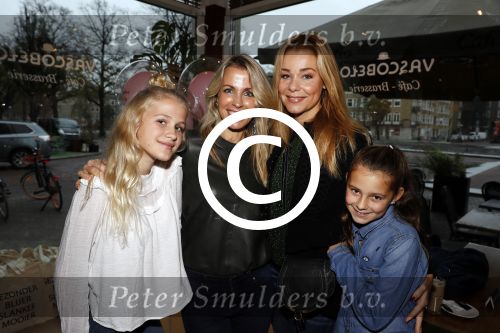 Amsterdam 24 oktober 2017
Boekpresentatie Vivian Reijs . Froukje de Both met dochter