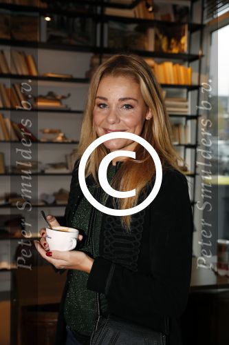 Amsterdam 24 oktober 2017
Boekpresentatie Vivian Reijs . Froukje de Both met dochter