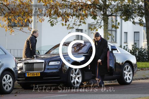 Amsterdam 11 november 2017
Gerard Spong met zijn partner en hondje in hun Rolls Royce van ruim 500K