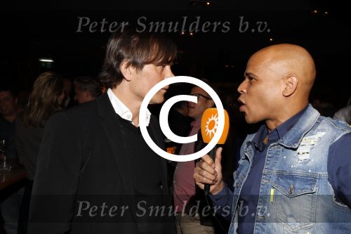 Scheveningen 7 november 2017
Noekpresentatie DEAL van Rob Jansen geschreven door Michiel v Egmond. Glenn Helder als verslaggever van RTL Boulevard met Philip Cocu