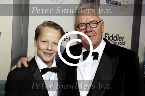 Amsterdam 5 november 2017
Premiere Fiddler on the Roof in het nieuwe de la mar theater. Guido Maas met zoon