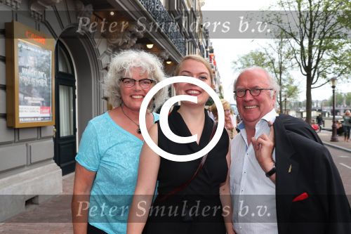 Amsterdam, 23 Augustus 2017 Premiere van Het Zwanenmeer
Harry Slinger met echtgenote en dochter