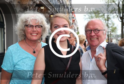 Amsterdam, 23 Augustus 2017 Premiere van Het Zwanenmeer
Harry Slinger met echtgenote en dochter