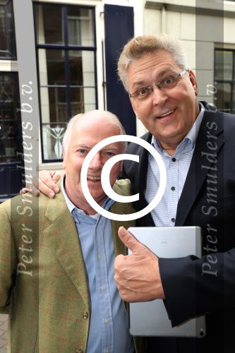 Den Bosch, 17 Oktober 2017
Veiling en tentoonstelling Kleding van Sandra Reemer bij Addy v d Krommenacker.
Henk Krol met Ronnie Tober