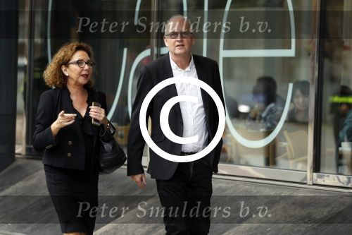 Amsterdam 14 oktober 2017
Afscheidsdienst van burgemeetser Eberhard v d Laan in het concertgebouw. Herman Koch met vrouw