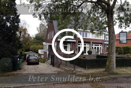 Amsterdam 12 oktober 2017  
Humberto Tan  en zijn vrouw Ineke hun auto\'s voor hun huis