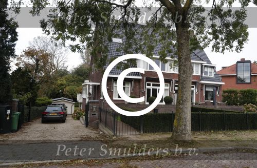 Amsterdam 12 oktober 2017  
Humberto Tan  en zijn vrouw Ineke hun auto\'s voor hun huis