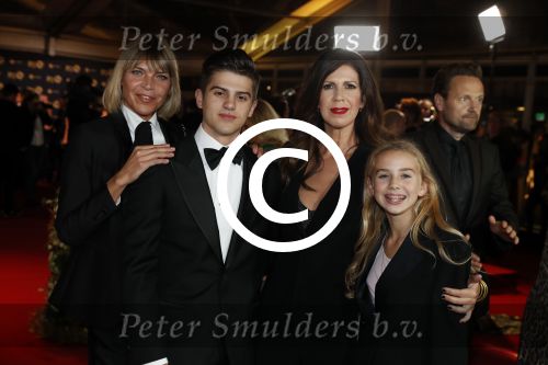 Amsterdam 12 oktober 2017 
Uitreiking televizierring in het afas live theater. isa Hoes met kinderen