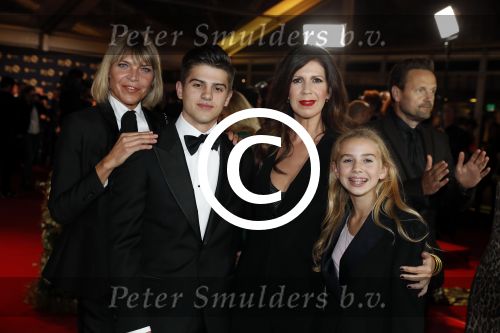 Amsterdam 12 oktober 2017 
Uitreiking televizierring in het afas live theater. isa Hoes met kinderen