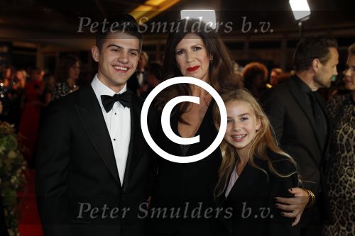 Amsterdam 12 oktober 2017 
Uitreiking televizierring in het afas live theater. isa Hoes met kinderen