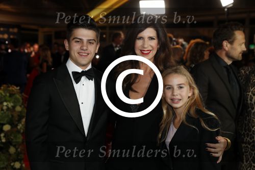Amsterdam 12 oktober 2017 
Uitreiking televizierring in het afas live theater. isa Hoes met kinderen