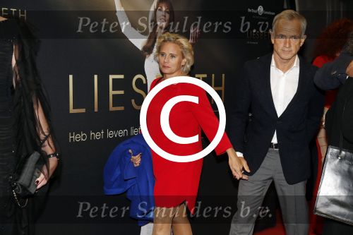 Amsterdam 2 oktober 2017
Premiere Liesbeth List de musical in Carre. Jaap Jongbloed met vriendin
