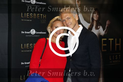 Amsterdam 2 oktober 2017
Premiere Liesbeth List de musical in Carre. Jaap Jongbloed met vriendin